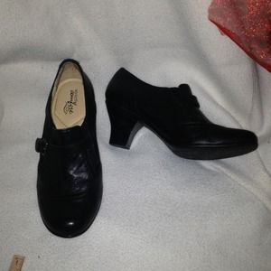 ⭐Lowered Price⭐Strictly Comfort two inch heel shoe