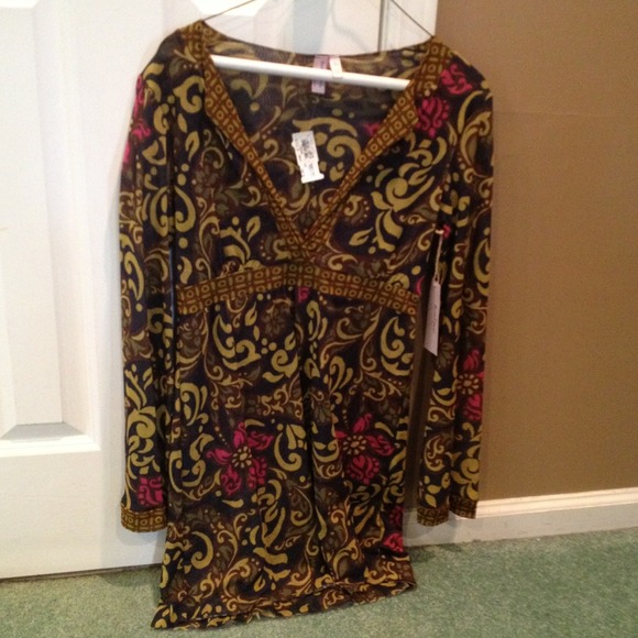 Long print top great with skinny jeans or leggings