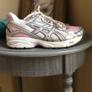 Youth size 6 asics running shoes