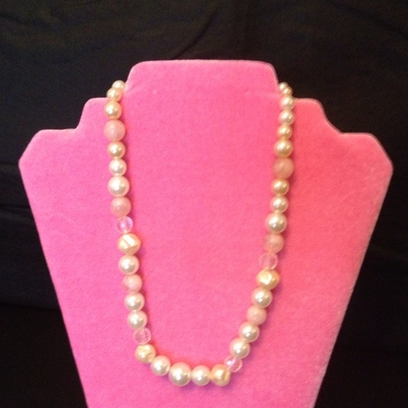 Pearl like beaded bracelet