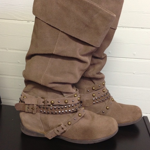 Boots - REDUCED Brown suede boots