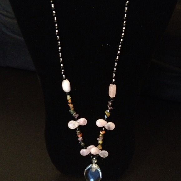Long chain and beaded necklace with pendant