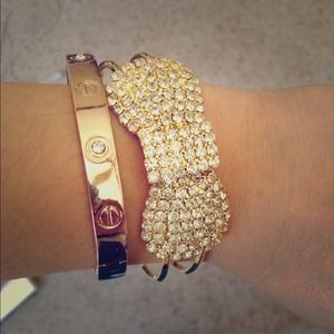 Love screw bangle with diamonds