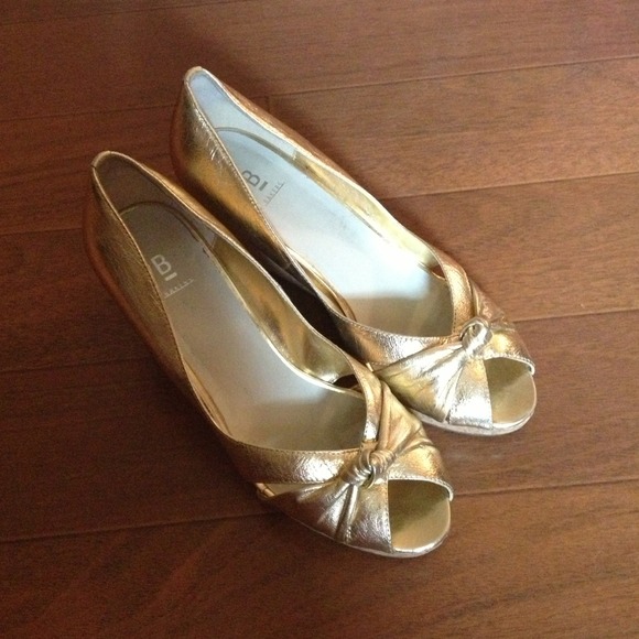 Bakers gold wedges.