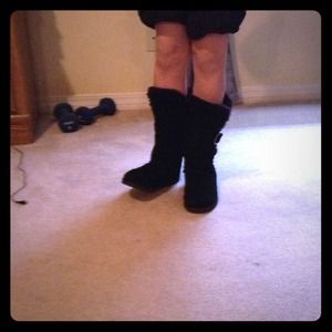 For @julie Uggblack buckle/black short boots