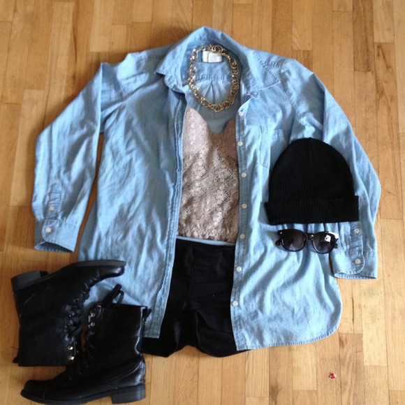 SOLD Chambray top - Picture 2 of 4