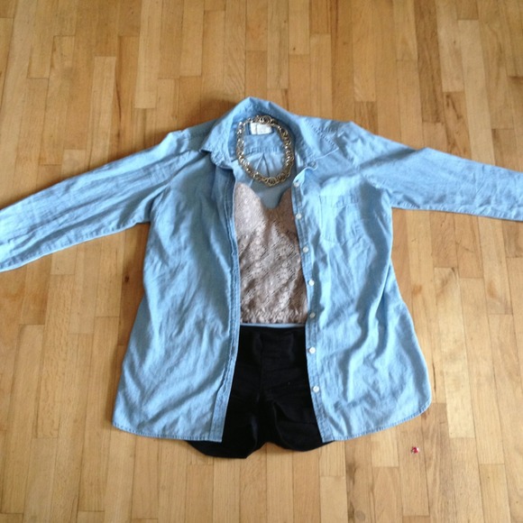 SOLD Chambray top - Picture 3 of 4