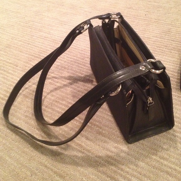 RESERVED Classic Miche black base purse & 3 shells