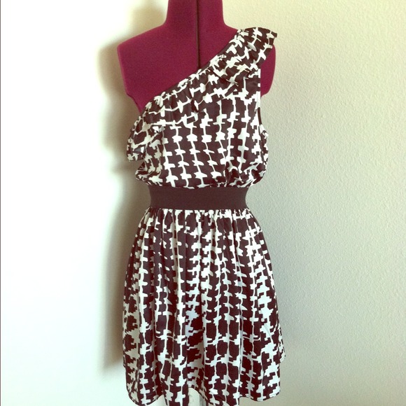 Black and White One Shouldered Sun Dress