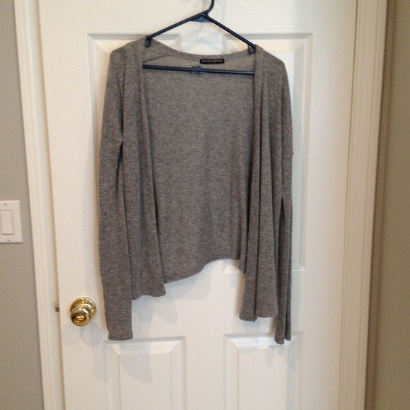 🚫🚫 SOLD🚫🚫NWOT Brandy Melville gray cardigan