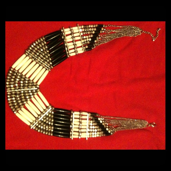 Statement necklace! - Picture 1 of 1