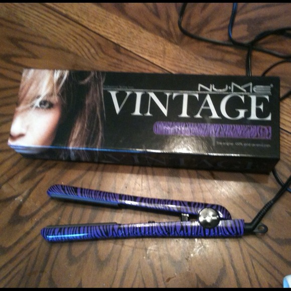 Nume hair straightener