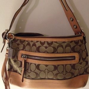 💯% Authentic Coach signature