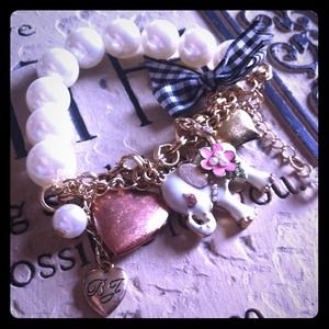 Betsey Johnson Stretch Bracelet