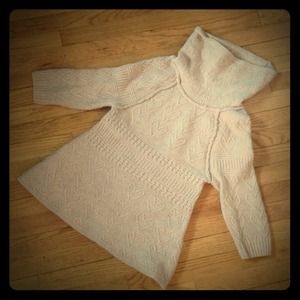 Three quarter sleeve sweater