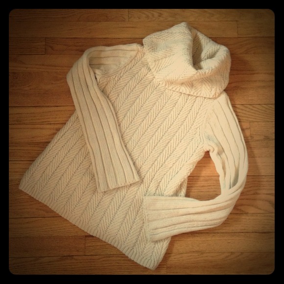 Gap off white sweater