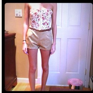 Strapless floral print romper 🌺