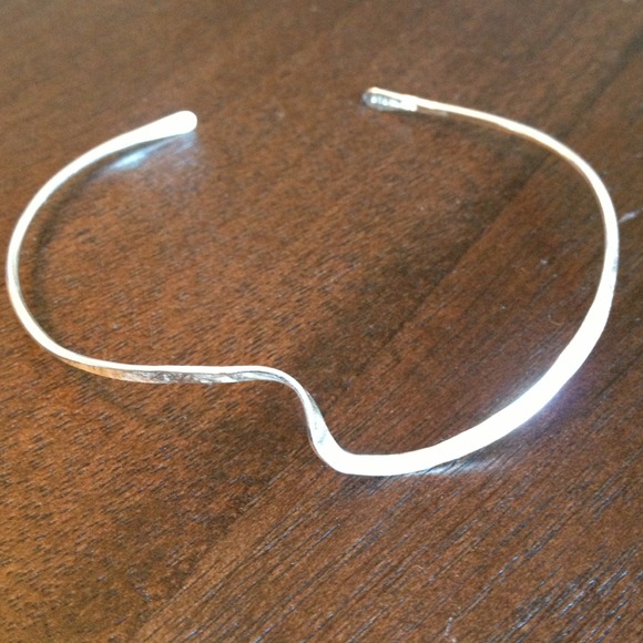 SOLD🚫Sterling silver dainty hammered cuff