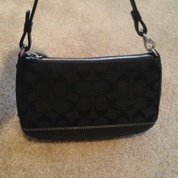 Small coach purse w/optional shoulder strap