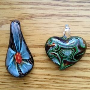 💥Sold in Bundle💥Beautiful glass pendants