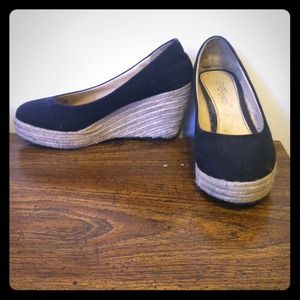 Black wedges with straw bottom