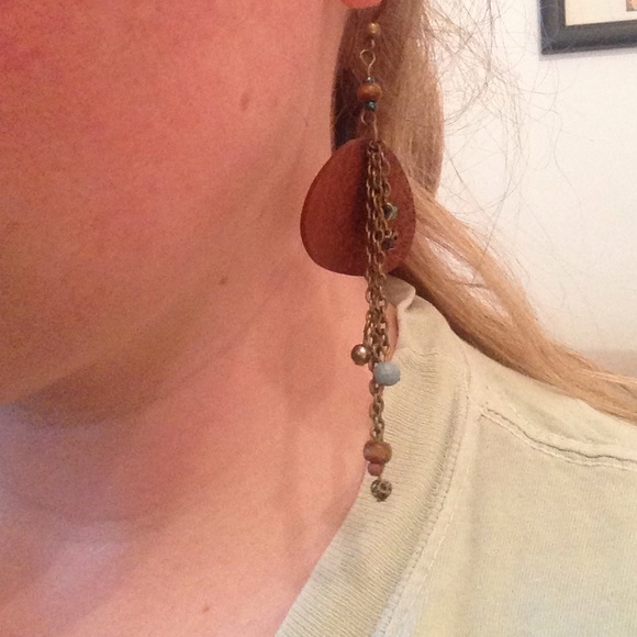Wood and turquoise earrings - Picture 4 of 4
