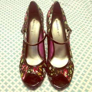 Adorable Madden Girl peek toe heels!