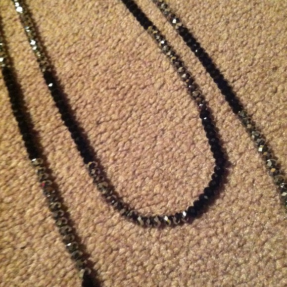 Black and silver necklace - Picture 2 of 2