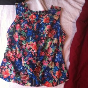 Brand new. No damage. Floral .