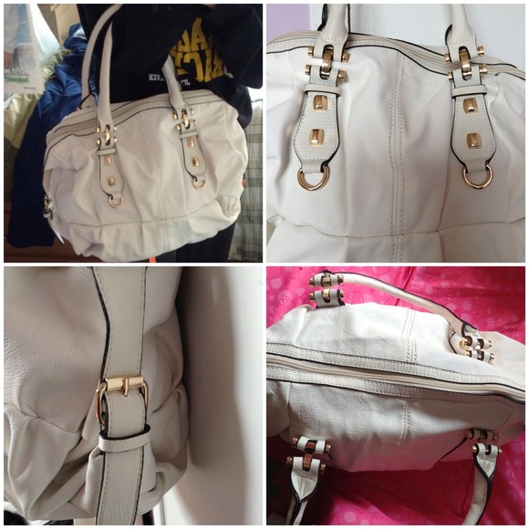 ❌SOLD❌ BNWOT WHITE CUTE LARGE SHOULDER PURSE!!!!