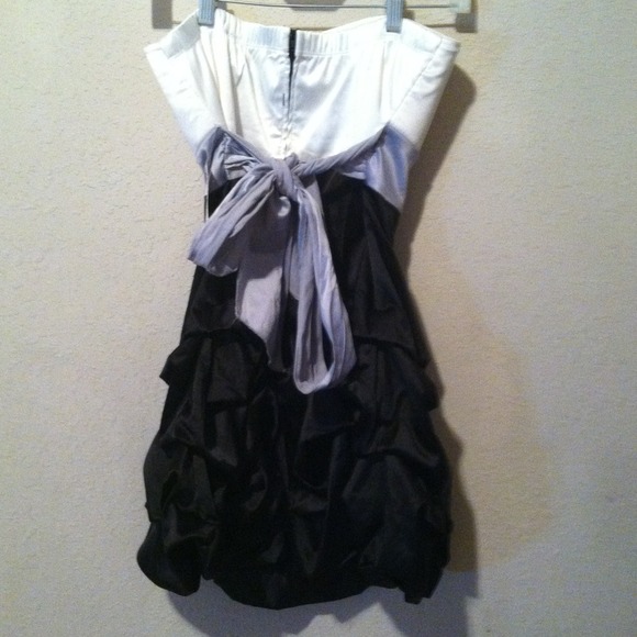 Dress - Picture 2 of 3