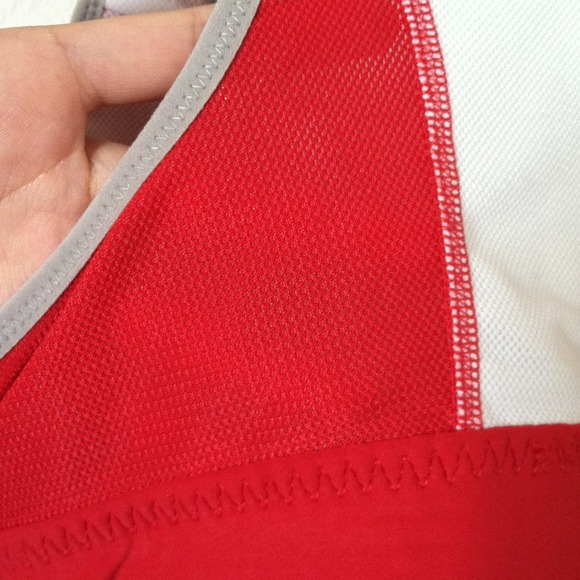 Hold NWOT Reebok padded sports top - Picture 2 of 4