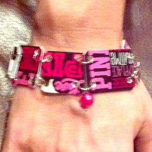 VS Pink Bracelet !!!!