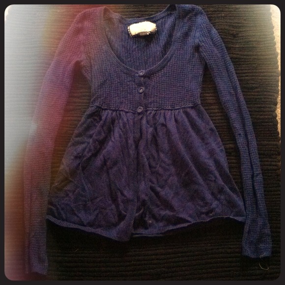 ADORABLE navy blue American eagle top