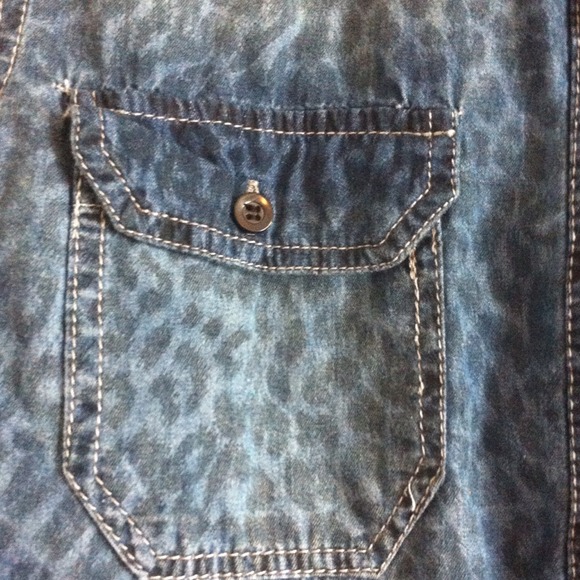 Cheetah print long sleaze button up - Picture 2 of 3