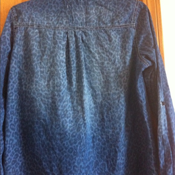 Cheetah print long sleaze button up - Picture 3 of 3