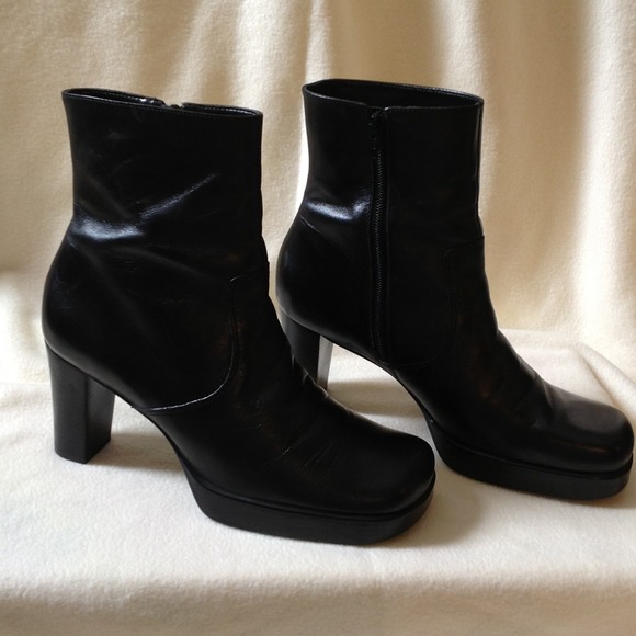 ⬇ Reduced ⬇Black leather boots