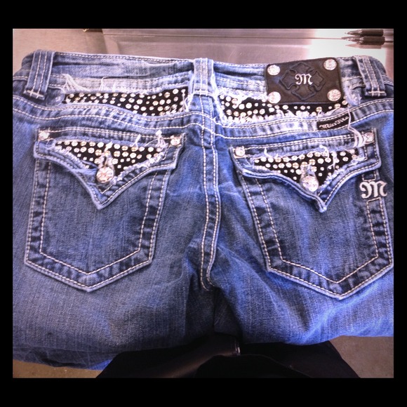Black rhinestone Miss Me jeans!