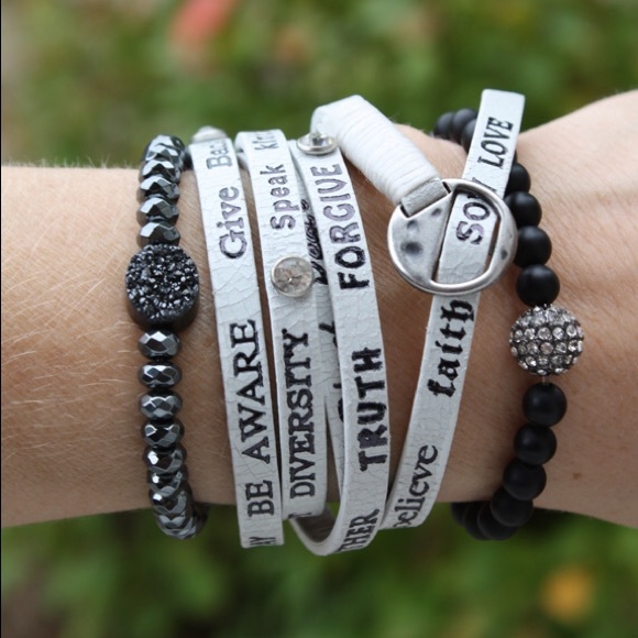 GoodWorks wrap bracelet w/ crystals✝💜