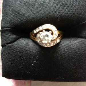 ❌❌SOLD❌❌Ring, size 6 Gold plated costume jewelry❌❌