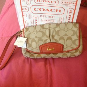 💥Reduced💥Authentic coach wristlet NWT!
