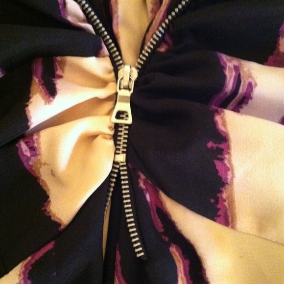 💜Adorable Strapless Top💜 - Picture 2 of 4