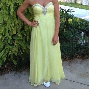 I'm selling my prom dress
