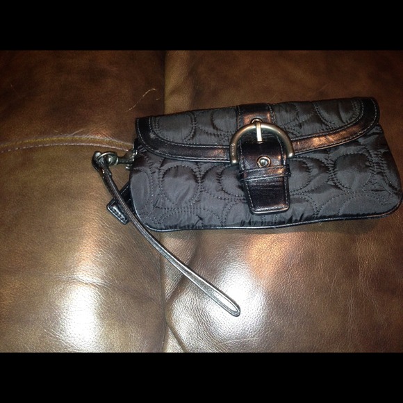 BNWOT💯authentic black coach wristlet