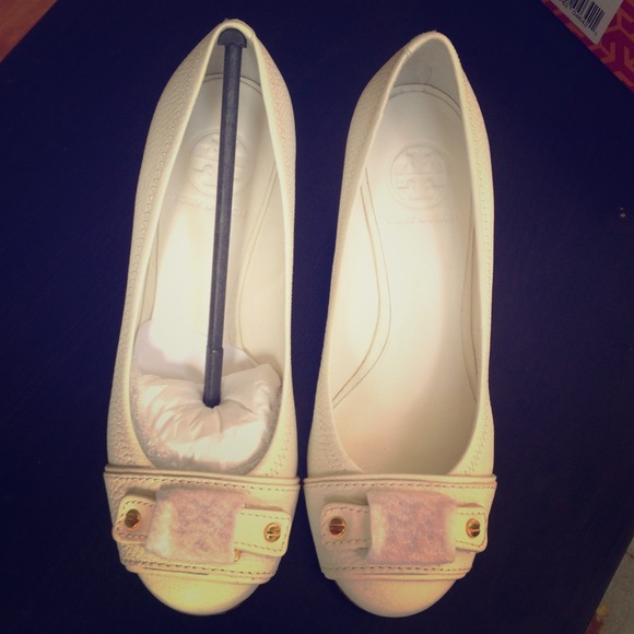 -SOLD-Authentic Tory Burch Wedge shoes size 5.5!!!