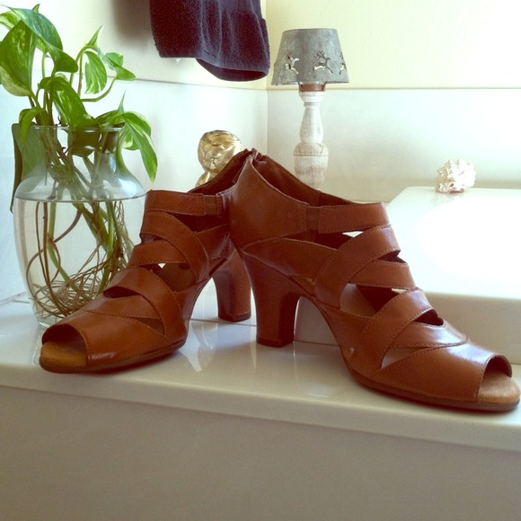 REDUCED!!!  Open toed shoes with zipper back