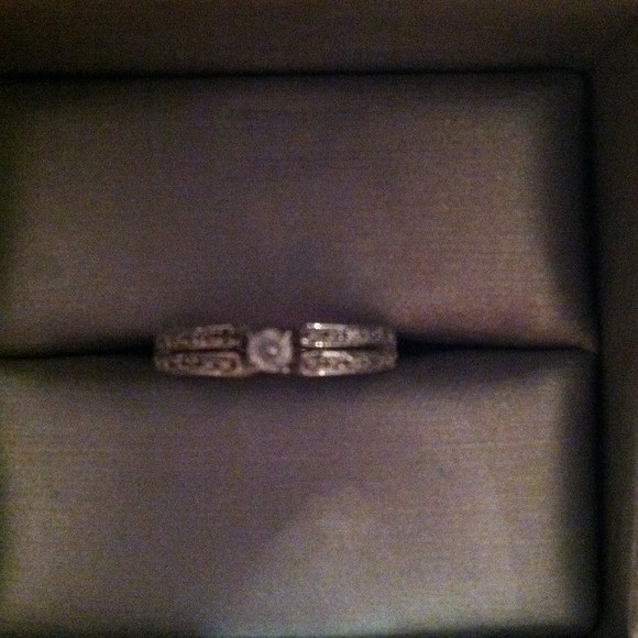 Real diamond ring - Picture 1 of 3
