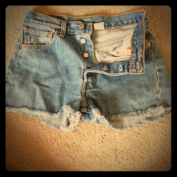 RARE! 501 Levi cutoffs! 💯% Authentic!