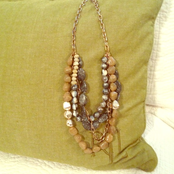 Faux stone and gold bead necklace