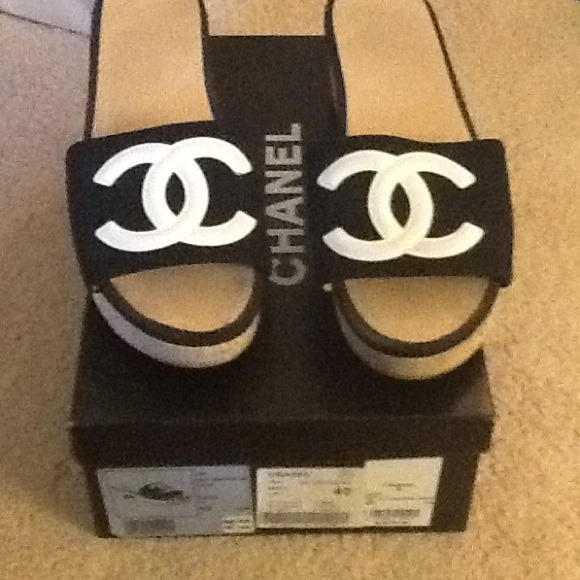 Real Authentic Chanel Sandals ! - Picture 2 of 3